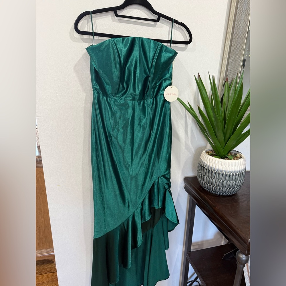 Luxxel Emerald Strapless Dress